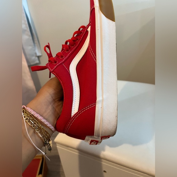 Vans Old Skool (Gum Bumper) True White/ Red size 9.5 worn almost new - Picture 5 of 7